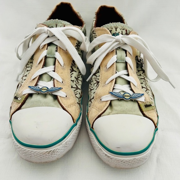 Kitson~LA / Jet Set Charmed Sneakers - Picture 12 of 14